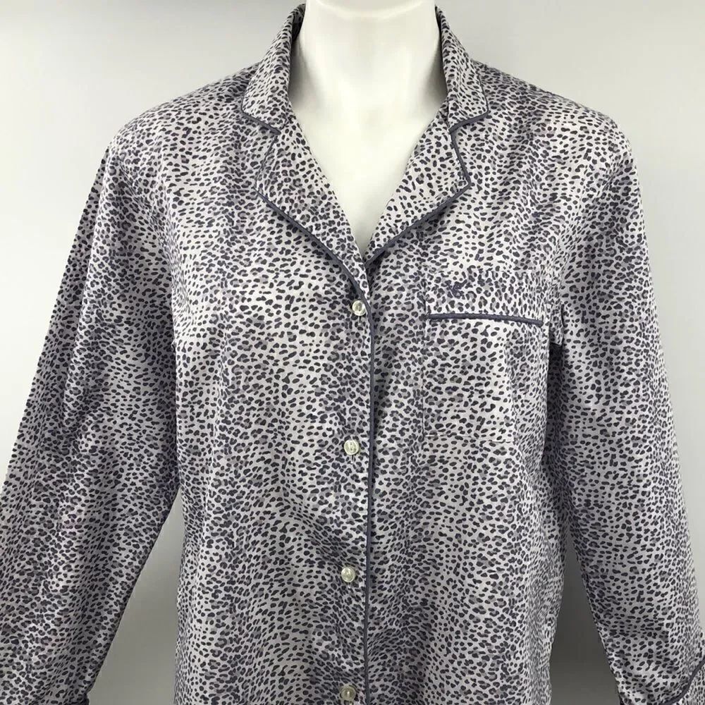 Victoria’s Secret XS long sleeve button pajama top
